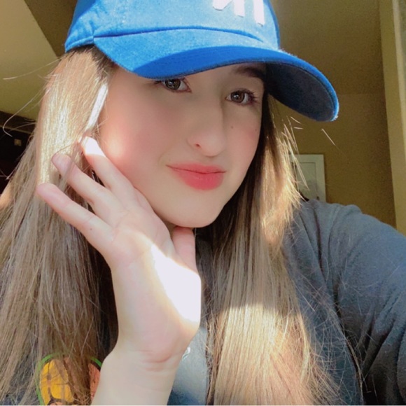 Meet your Posher, Heather - Picture 2 of 2